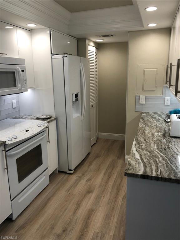 LAKEWOOD - Residential