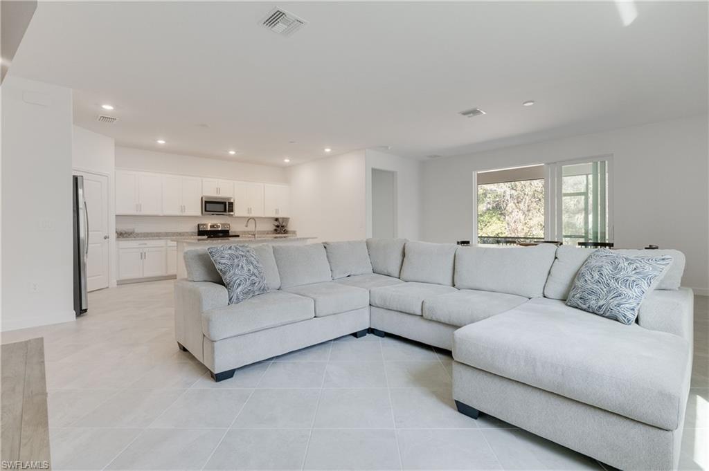 COUNTRY CLUB - Residential