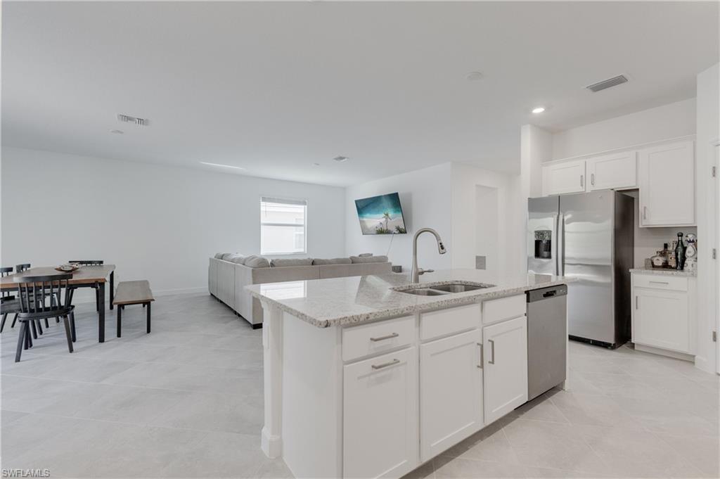 COUNTRY CLUB - Residential