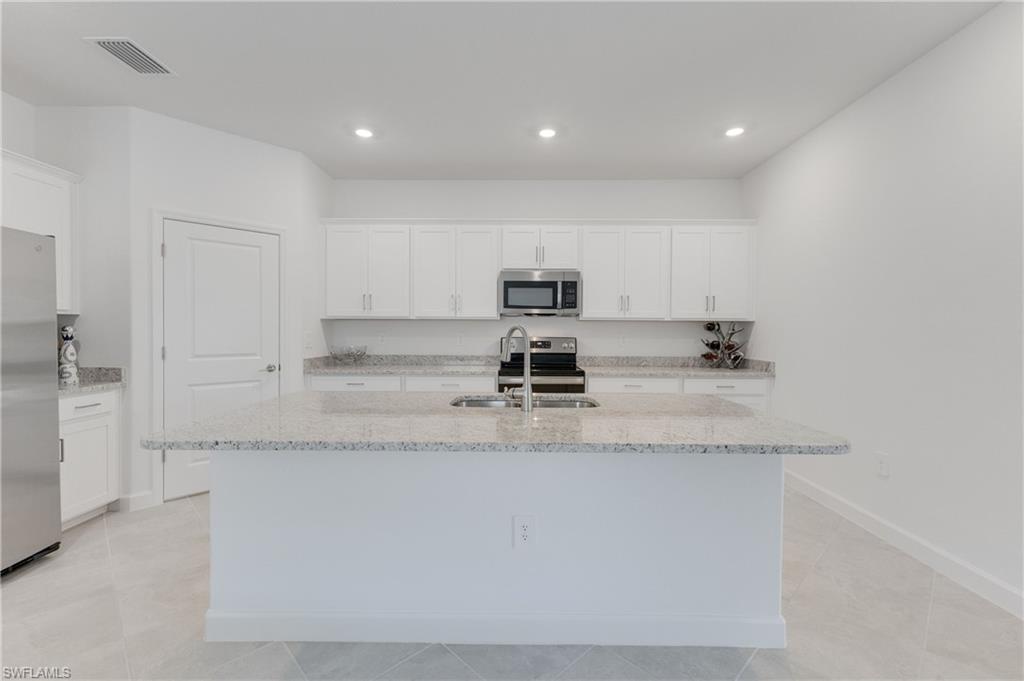 COUNTRY CLUB - Residential