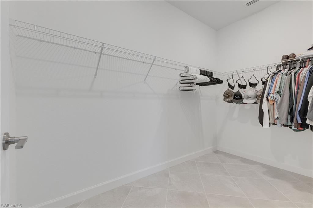 COUNTRY CLUB - Residential