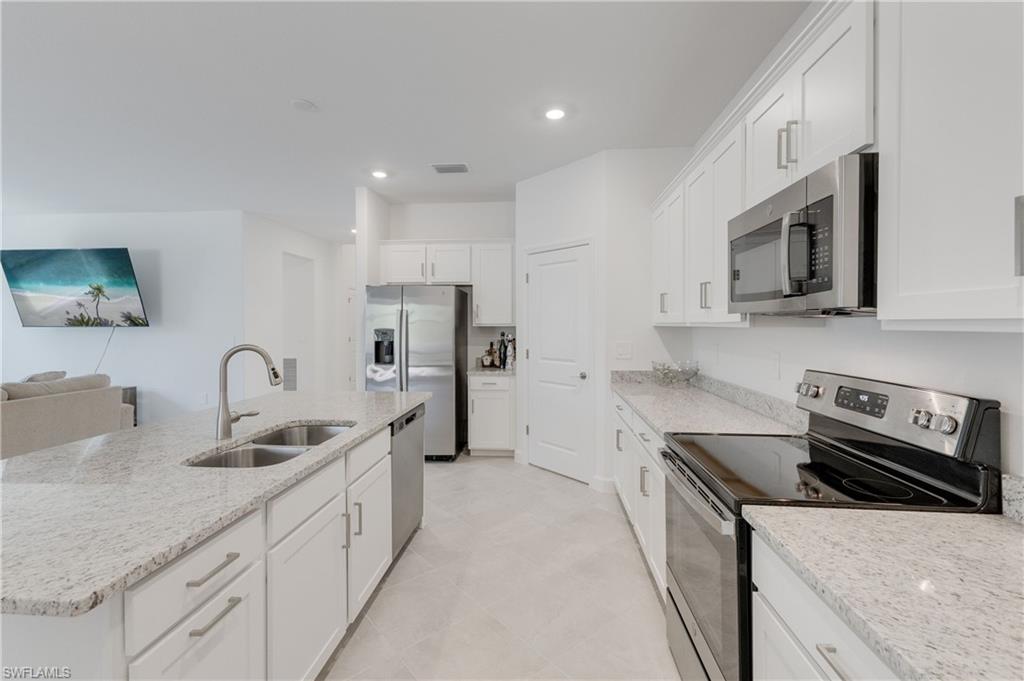 COUNTRY CLUB - Residential