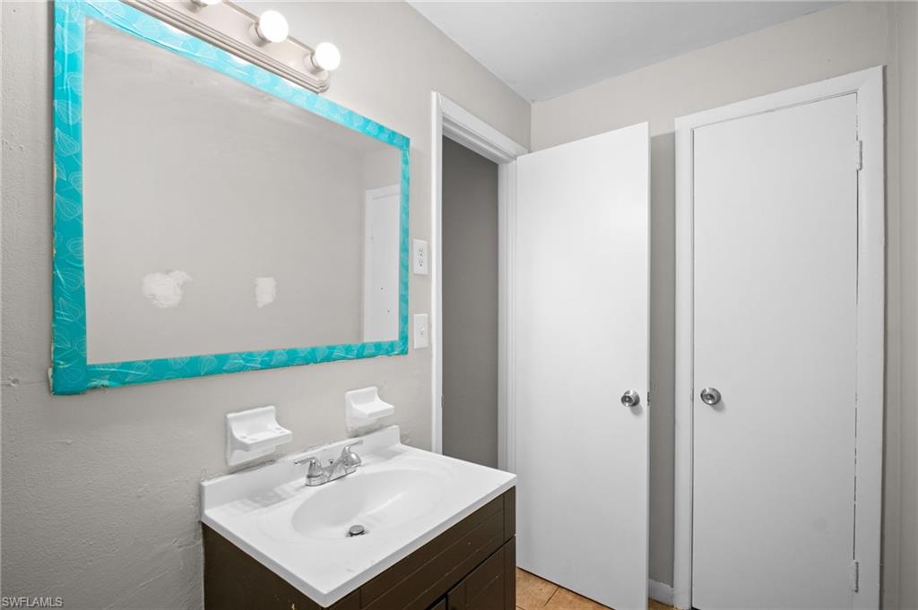 PINE MANOR - Residential Lease