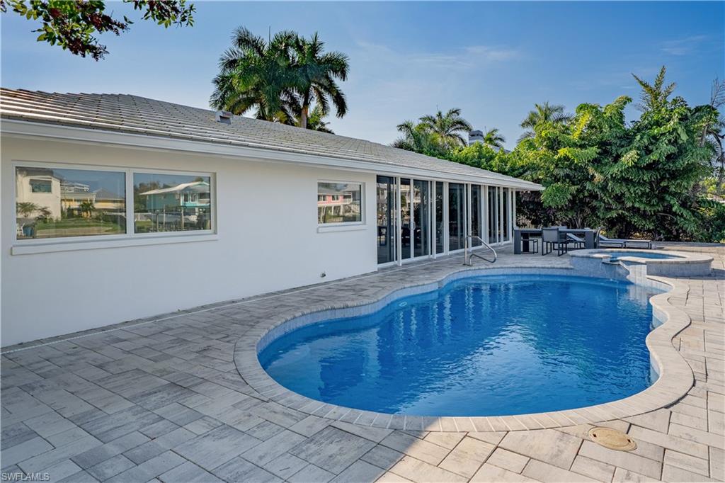 SIESTA ISLES - Residential