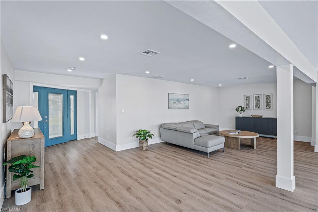 SIESTA ISLES - Residential