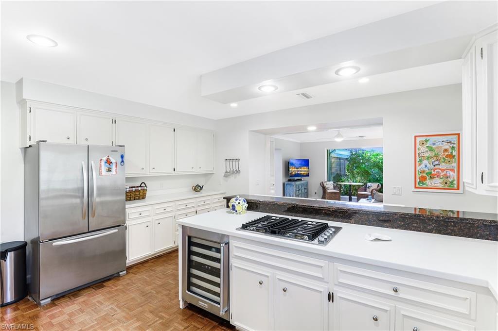 2700 Lantern LN
