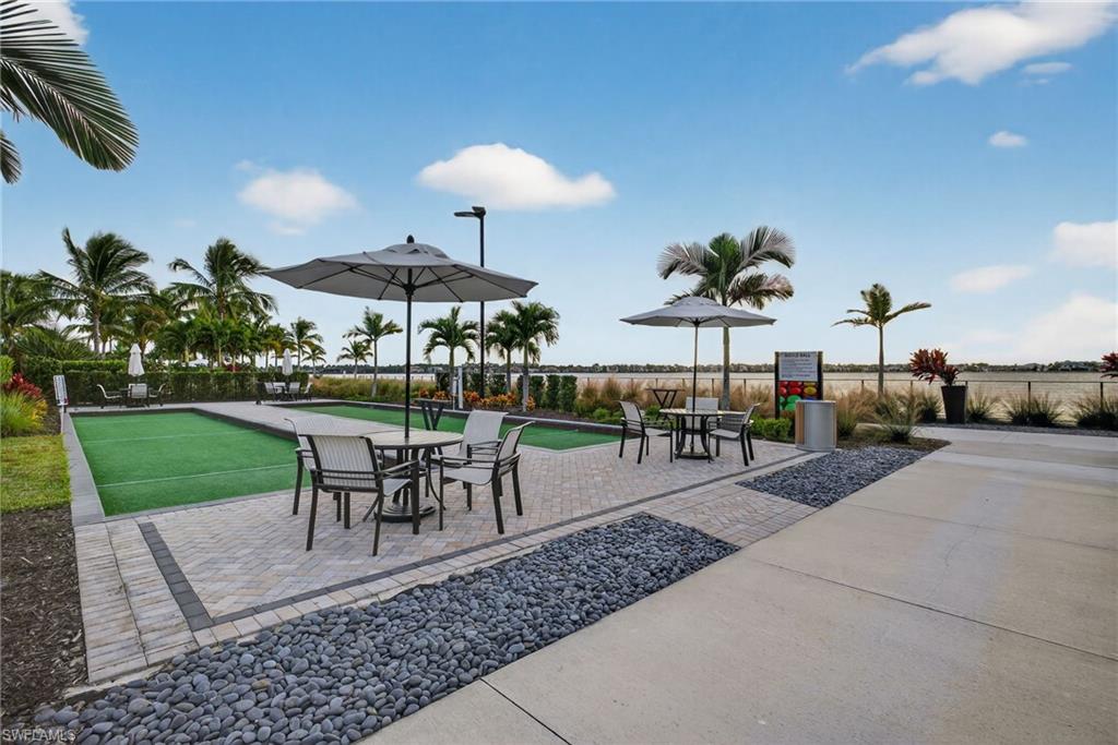 ESPLANADE LAKE CLUB - Residential