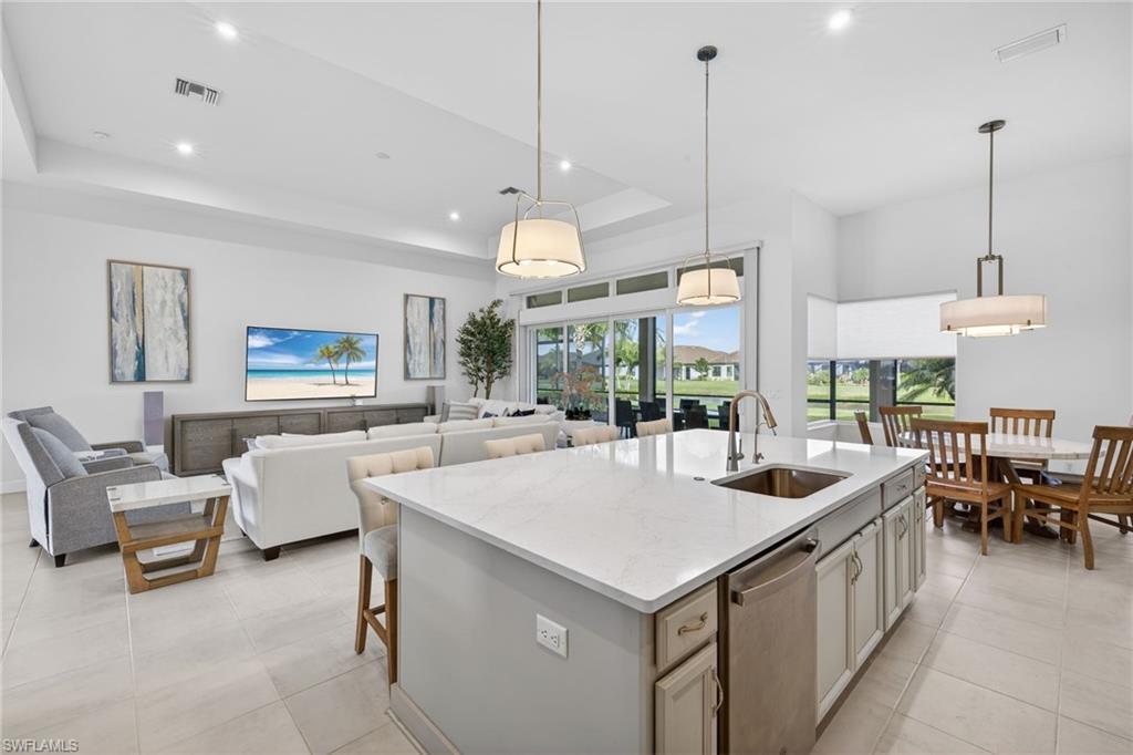 ESPLANADE LAKE CLUB - Residential