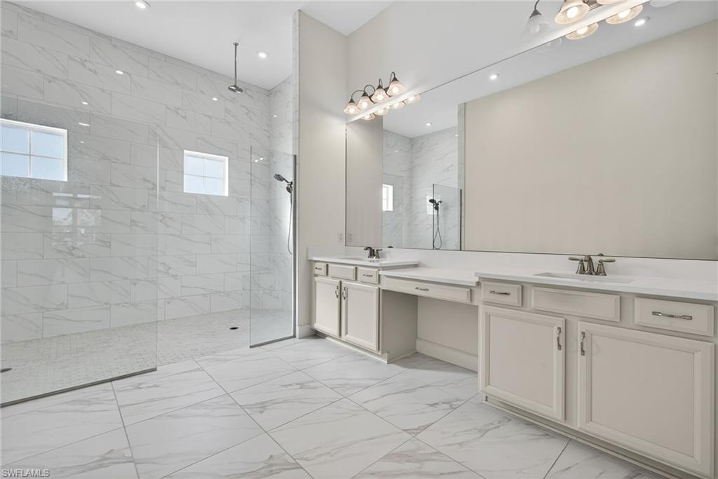 ESPLANADE LAKE CLUB - Residential