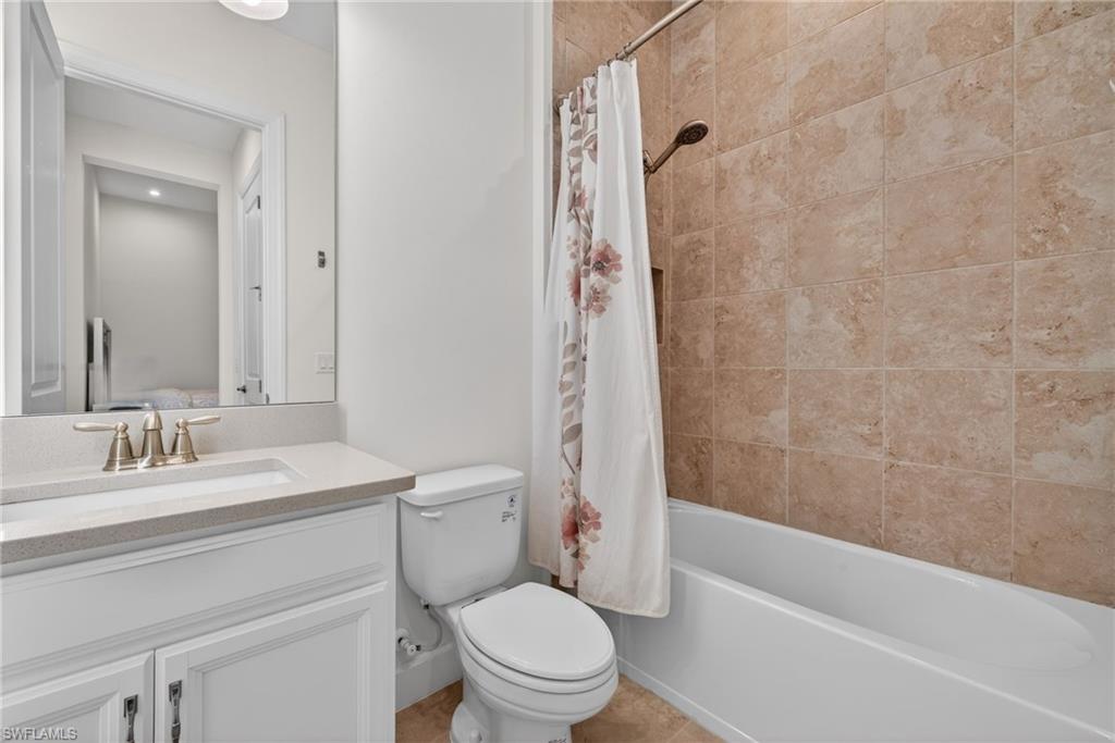 ESPLANADE LAKE CLUB - Residential