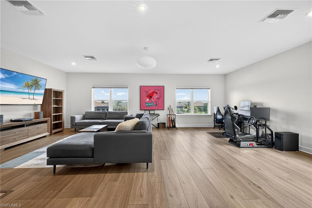 ESPLANADE LAKE CLUB - Residential