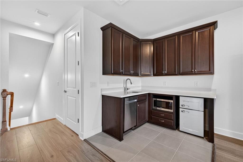 ESPLANADE LAKE CLUB - Residential