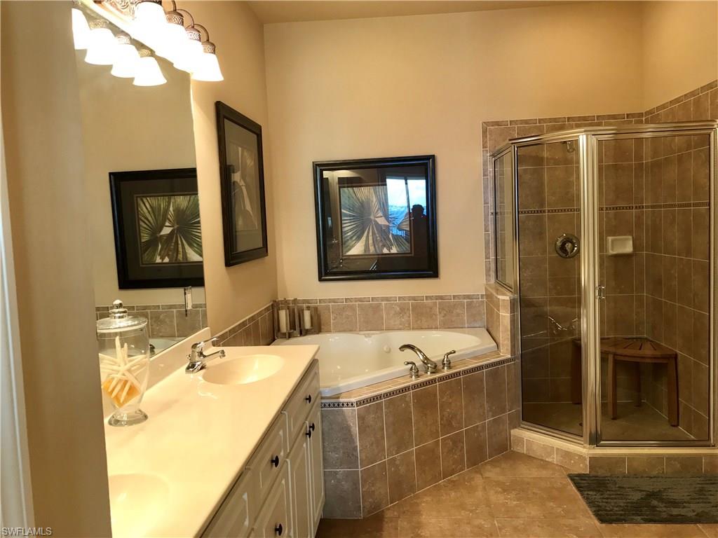 PARADISE POINT - Residential