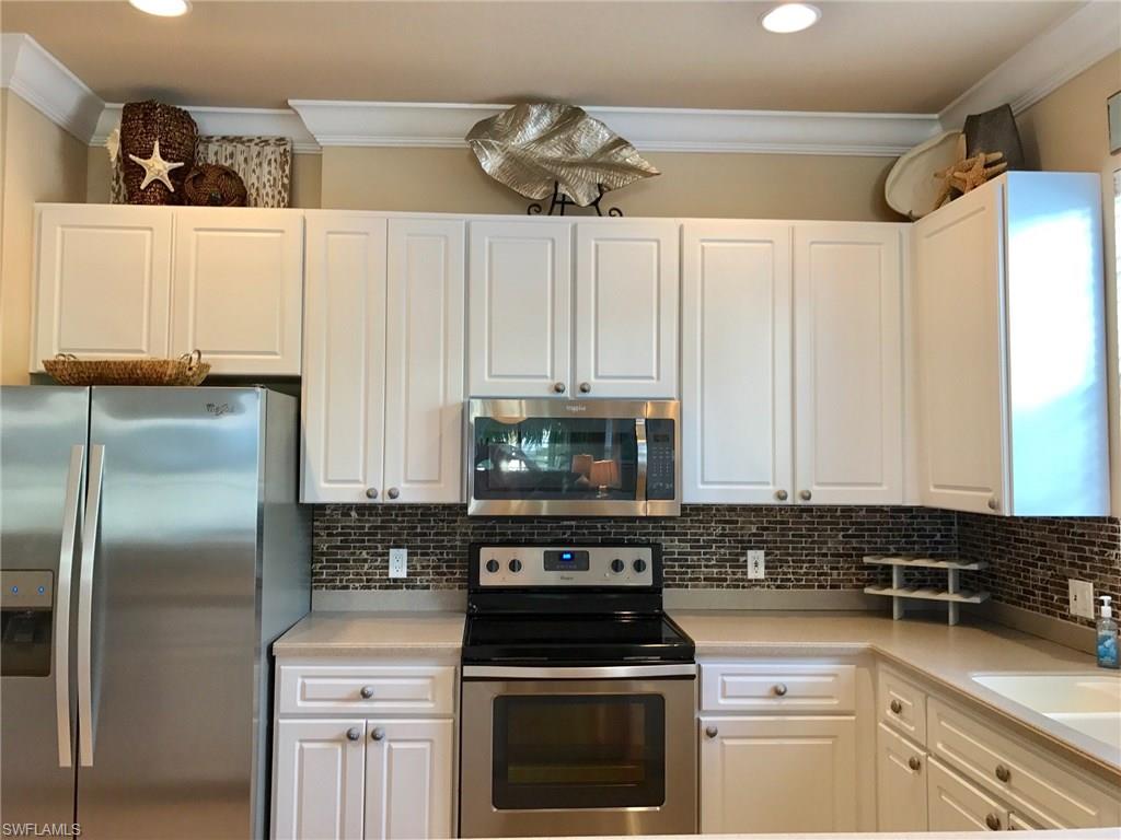 PARADISE POINT - Residential