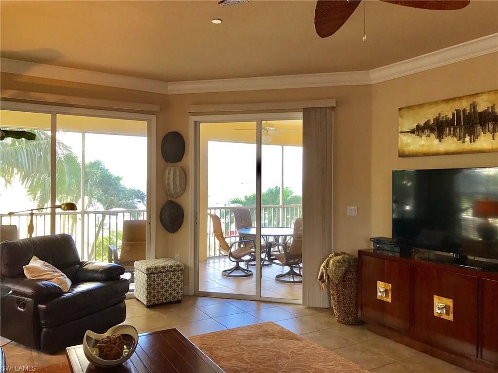 PARADISE POINT - Residential