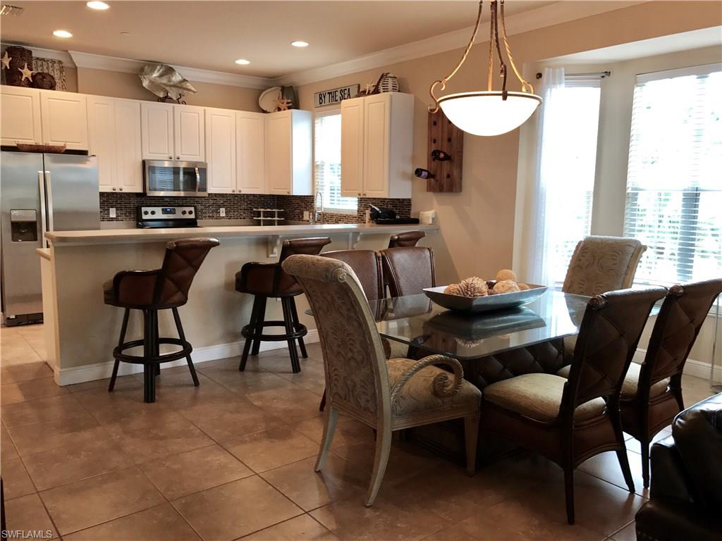 PARADISE POINT - Residential