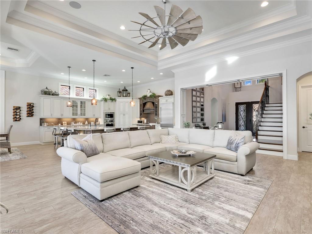 TWIN EAGLES - Residential