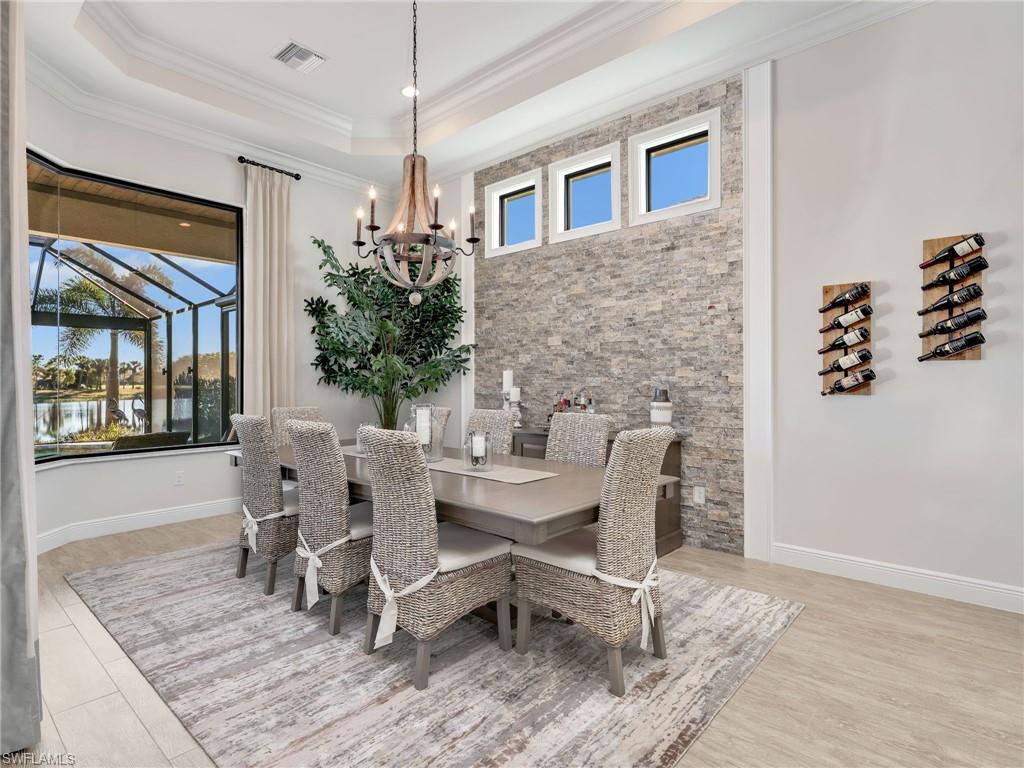 TWIN EAGLES - Residential