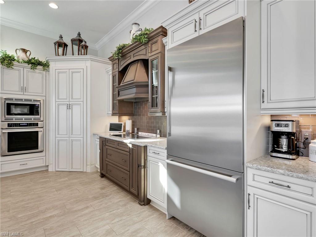 TWIN EAGLES - Residential