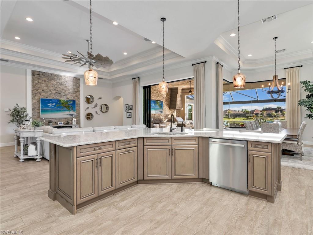 TWIN EAGLES - Residential