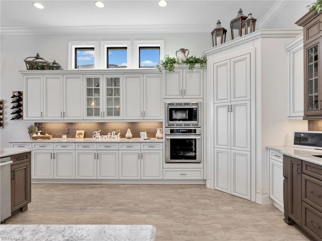 TWIN EAGLES - Residential