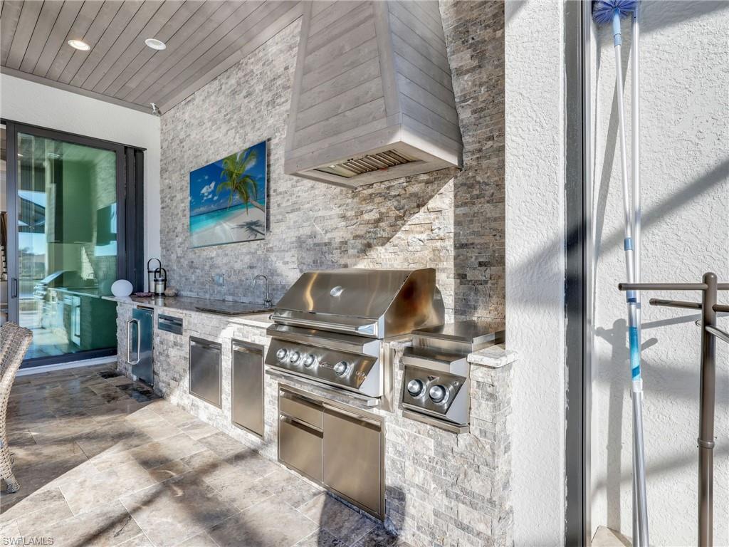 TWIN EAGLES - Residential