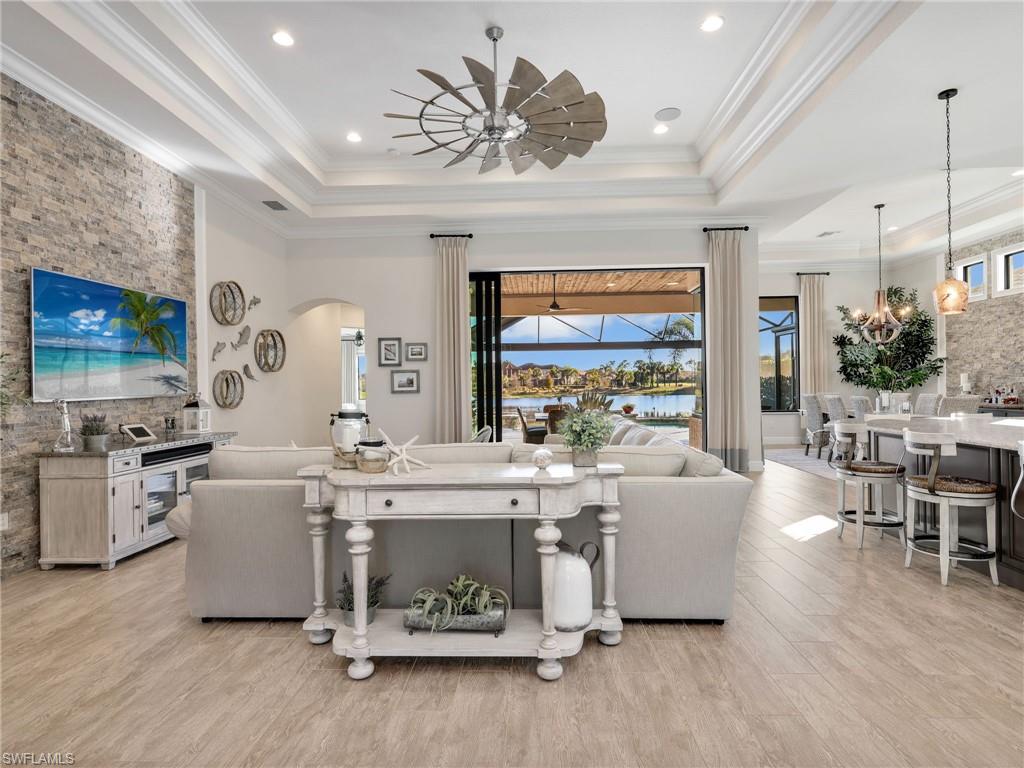 TWIN EAGLES - Residential