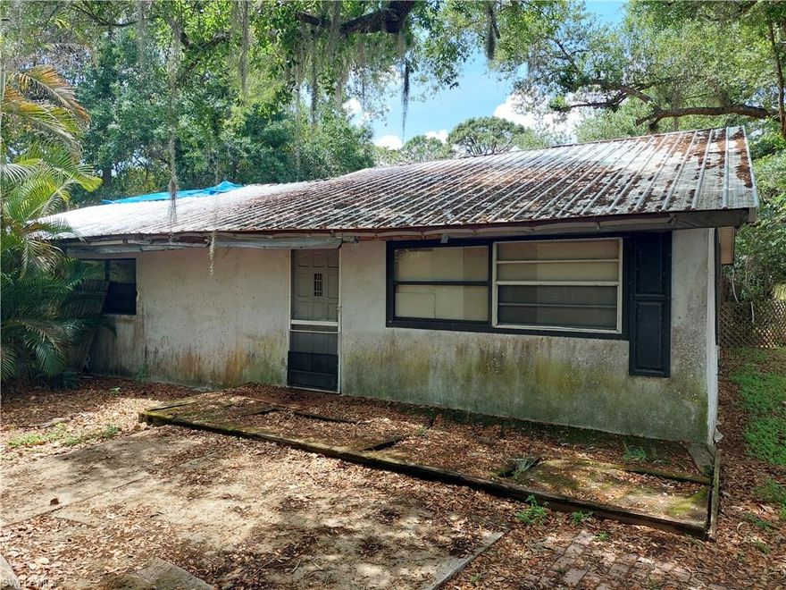 Handyman Special! Attention investors, flippers, and cash-flow seekers—this is the opportunity you’ve been waiting for! With multiple buildings, multiple rental units, and huge upside potential, this property is a true diamond in the rough. Unlock the possibilities and maximize your return! Just under an acre of land!!