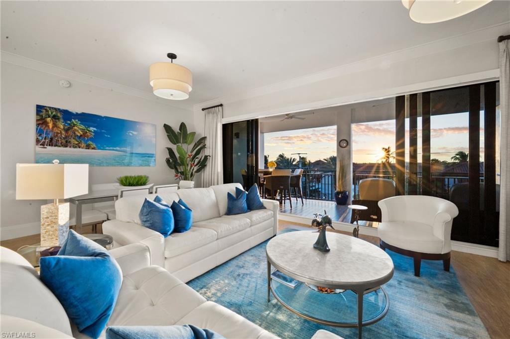 NAPLES SQUARE - Residential