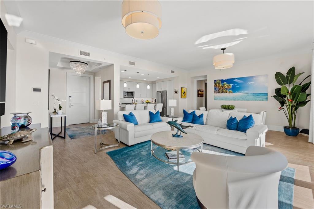 NAPLES SQUARE - Residential