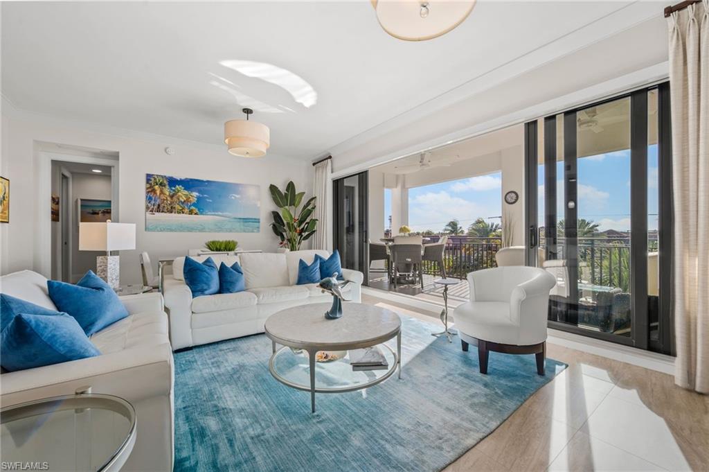 NAPLES SQUARE - Residential