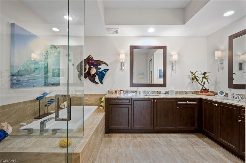 NAPLES SQUARE - Residential