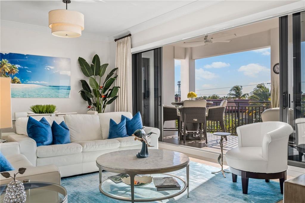 NAPLES SQUARE - Residential