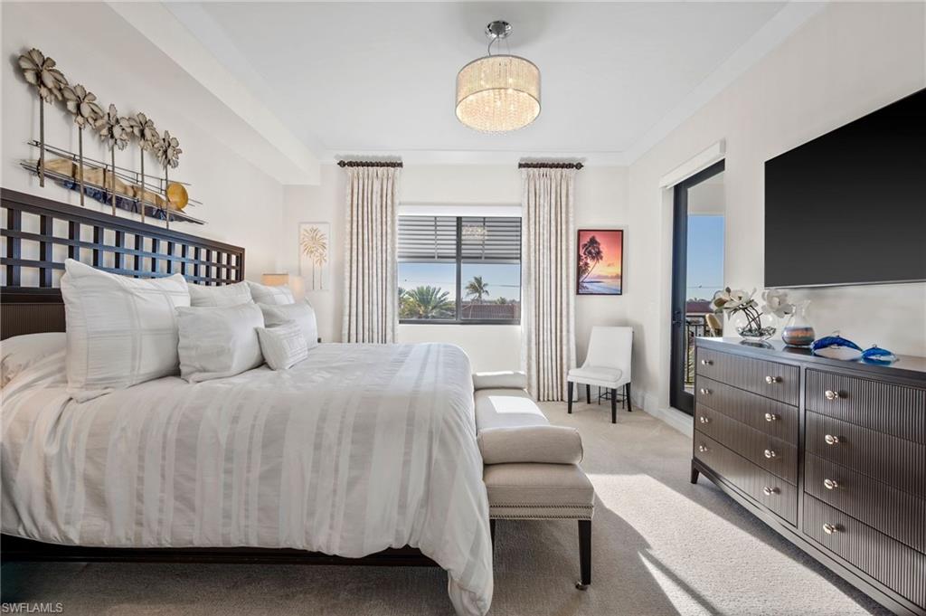 NAPLES SQUARE - Residential