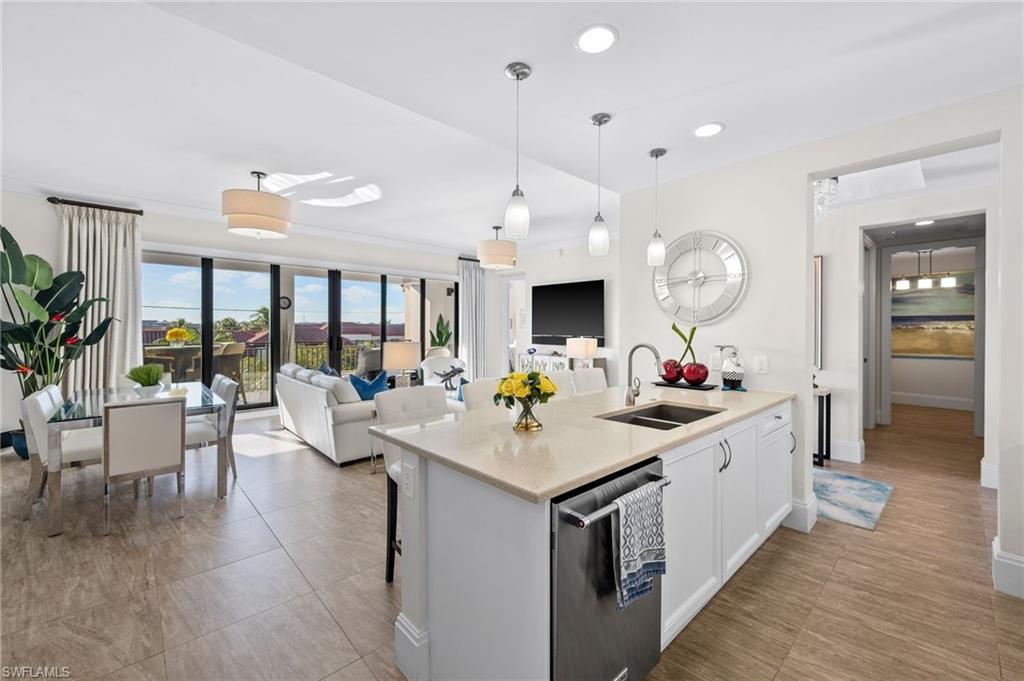 NAPLES SQUARE - Residential