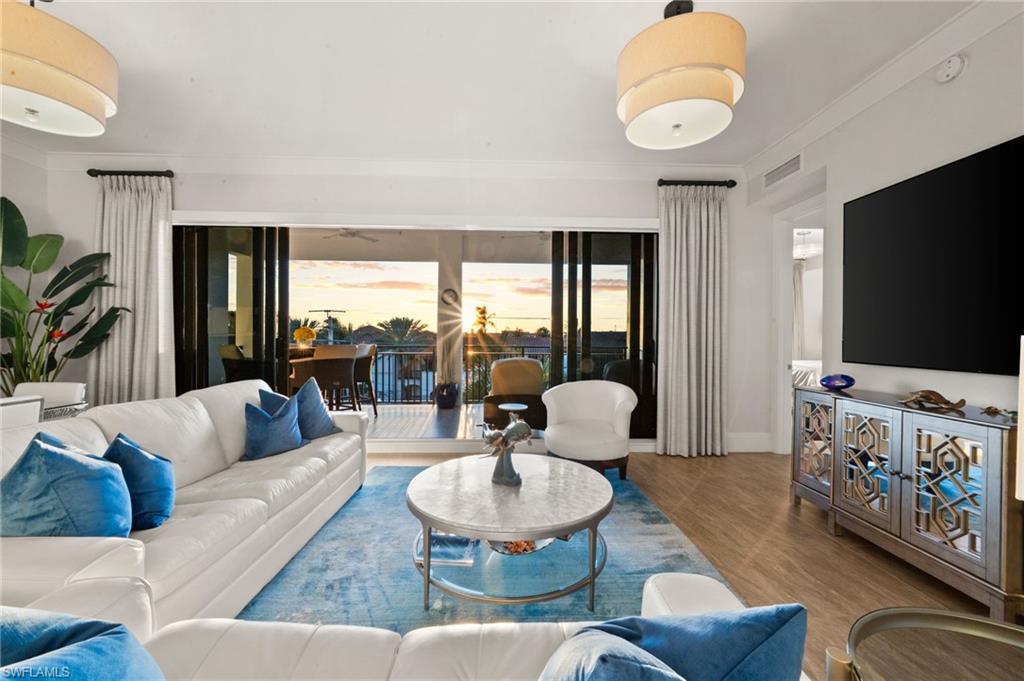 NAPLES SQUARE - Residential