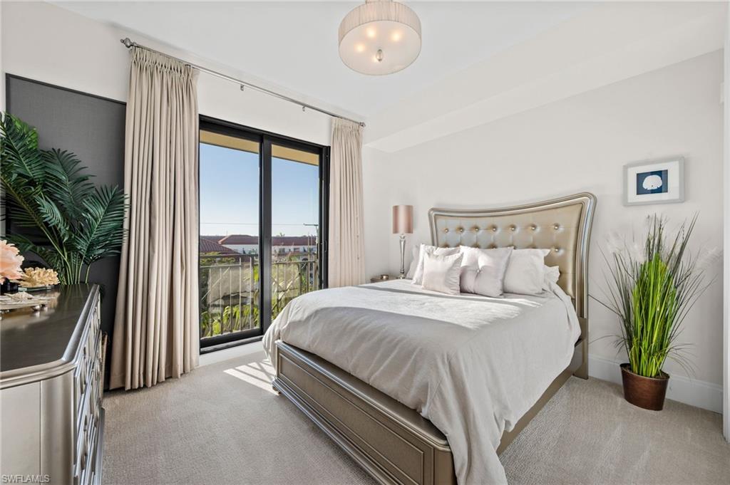 NAPLES SQUARE - Residential