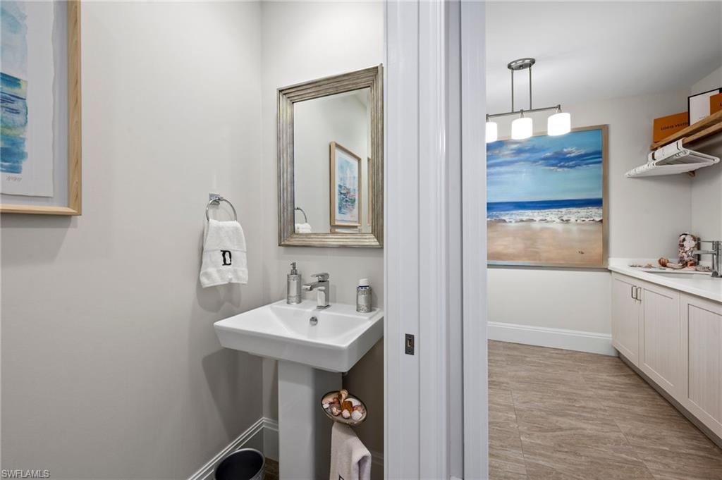 NAPLES SQUARE - Residential