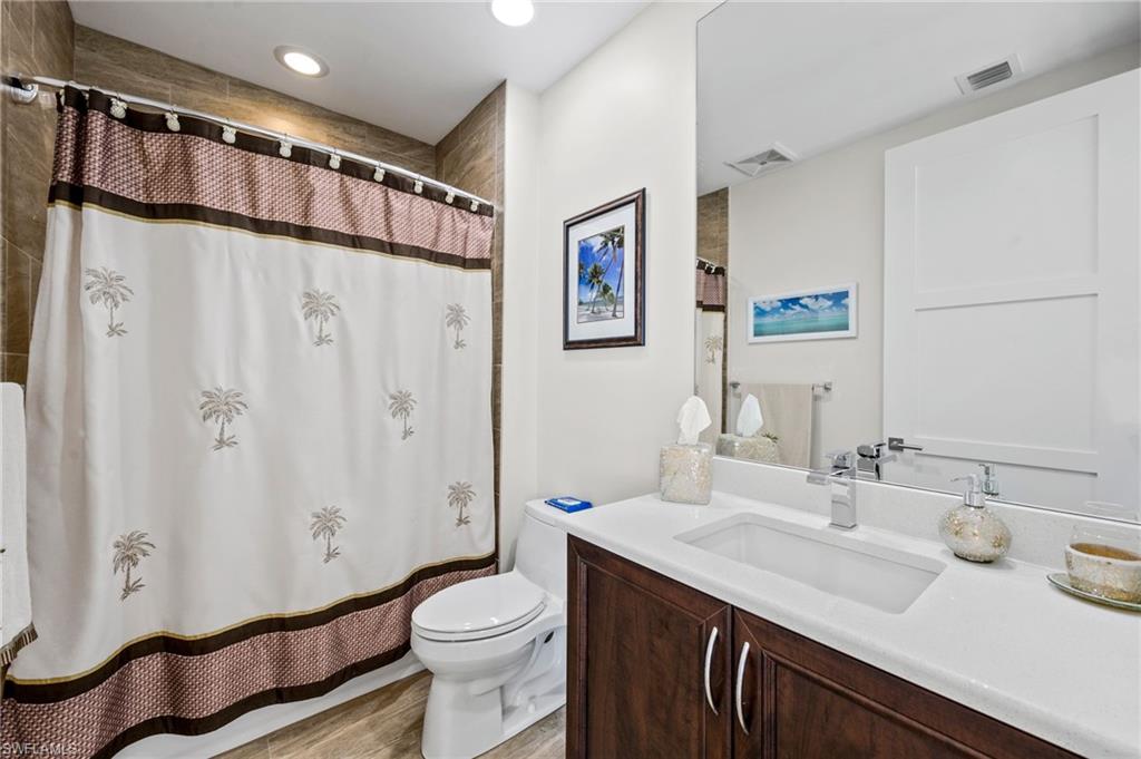 NAPLES SQUARE - Residential