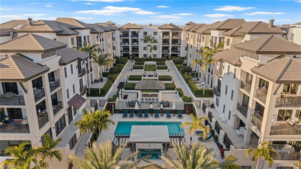 NAPLES SQUARE - Residential