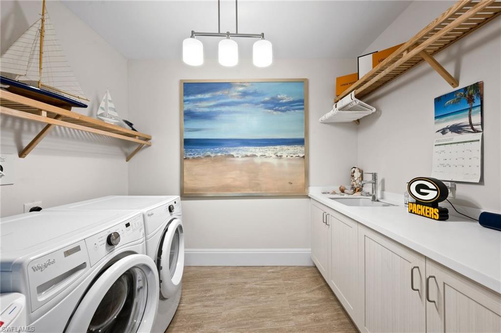 NAPLES SQUARE - Residential