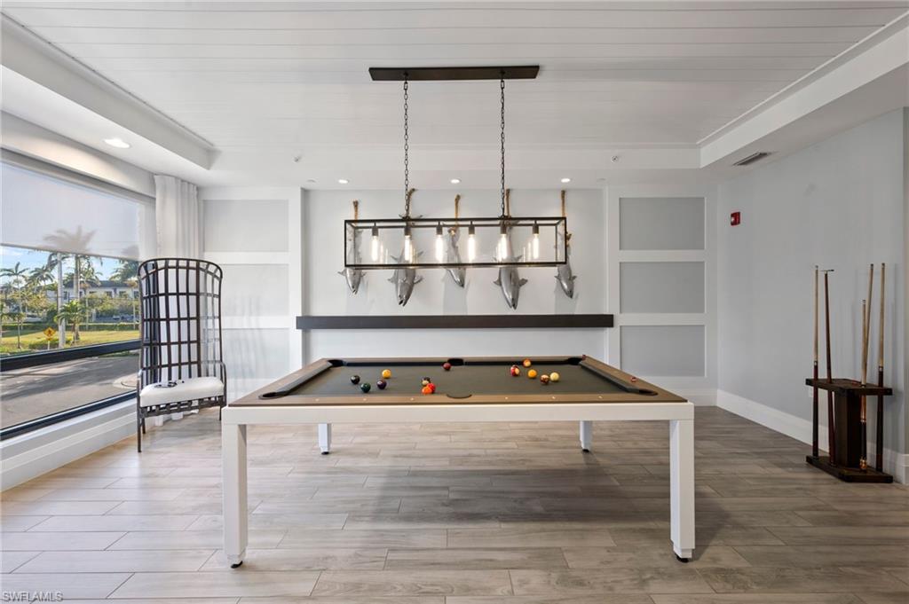 NAPLES SQUARE - Residential