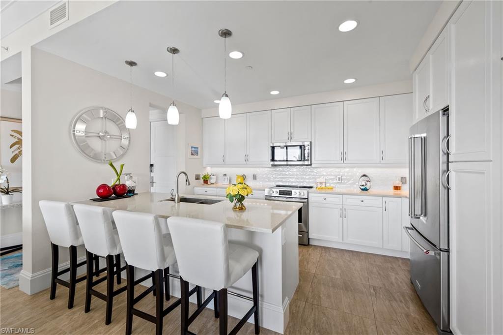 NAPLES SQUARE - Residential