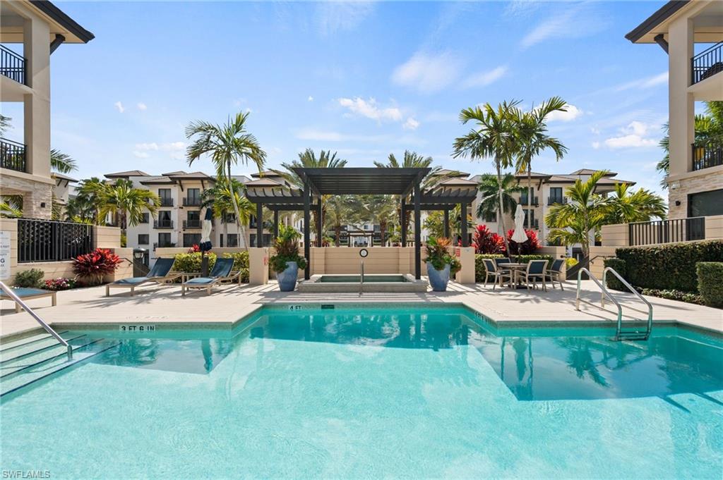 NAPLES SQUARE - Residential