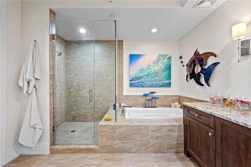 NAPLES SQUARE - Residential