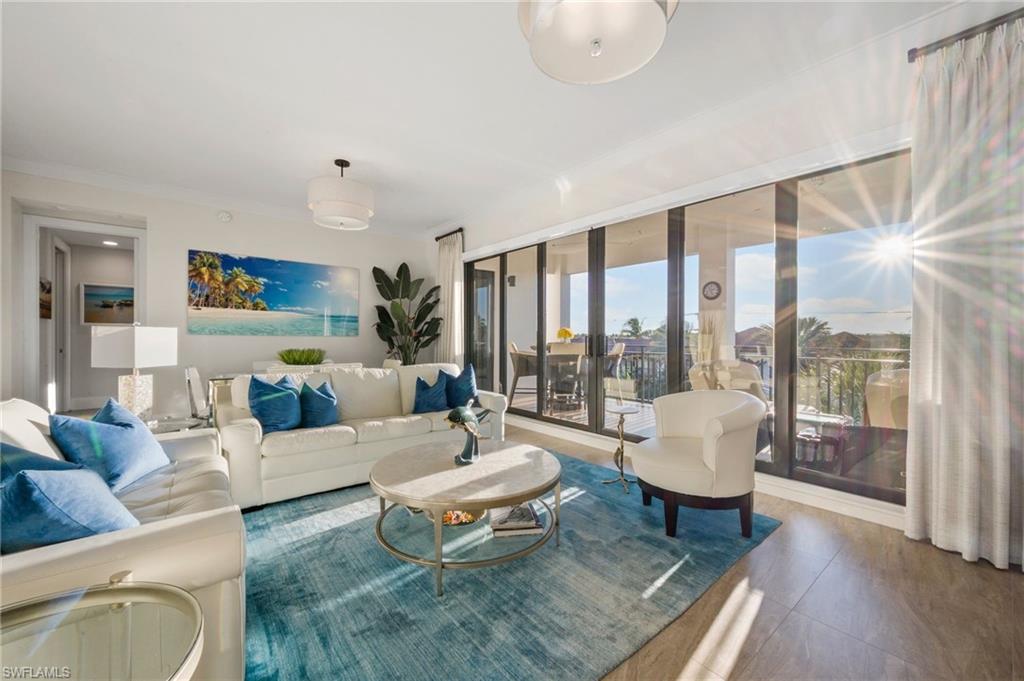 NAPLES SQUARE - Residential