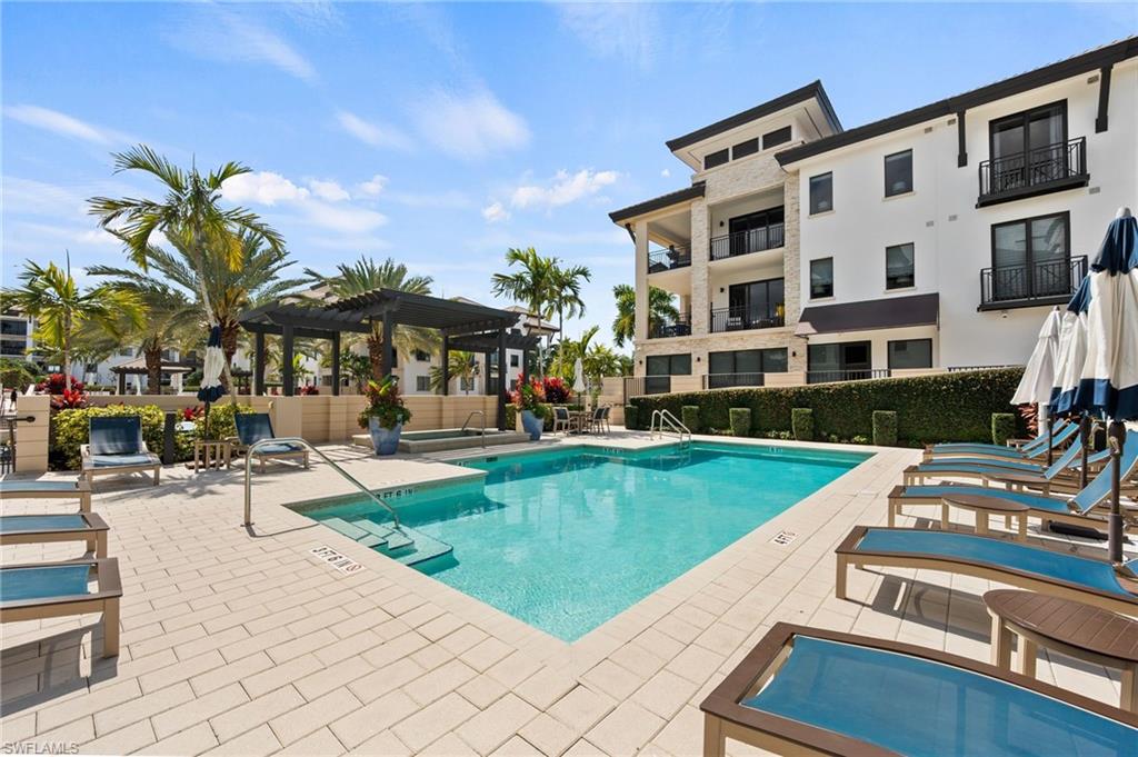 NAPLES SQUARE - Residential