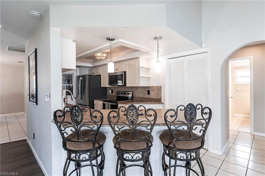 COUNTRY CLUB ESTATES - Residential