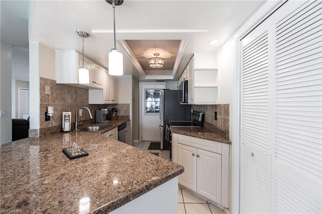 COUNTRY CLUB ESTATES - Residential