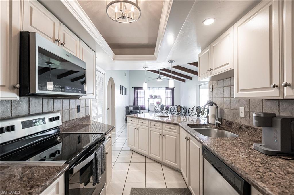 COUNTRY CLUB ESTATES - Residential